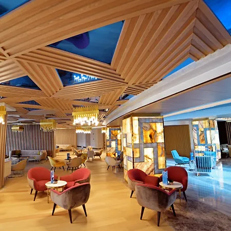 Semesteranläggning (resort) Royal Wings 5*