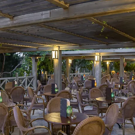 Royal Wings Semesteranläggning (resort)