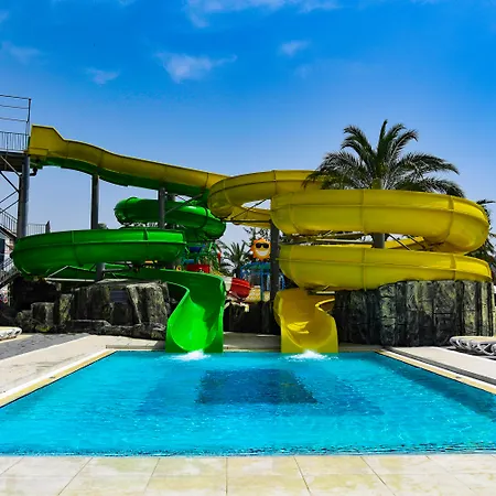 Resort Royal Wings