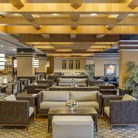 Resort Royal Wings