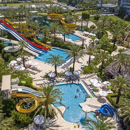 Resort Royal Wings